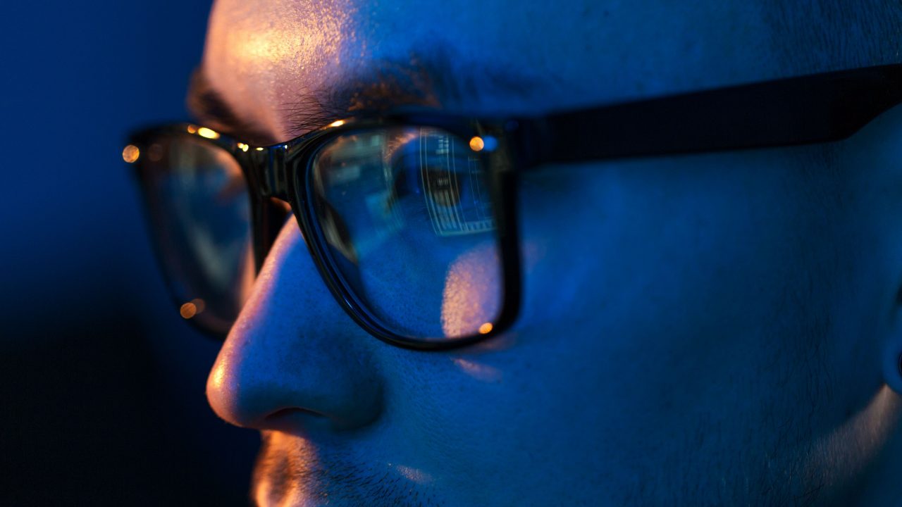 https://livehealthymag.com/wp-content/uploads/2021/09/blue-light-glasses-1280x720.jpg