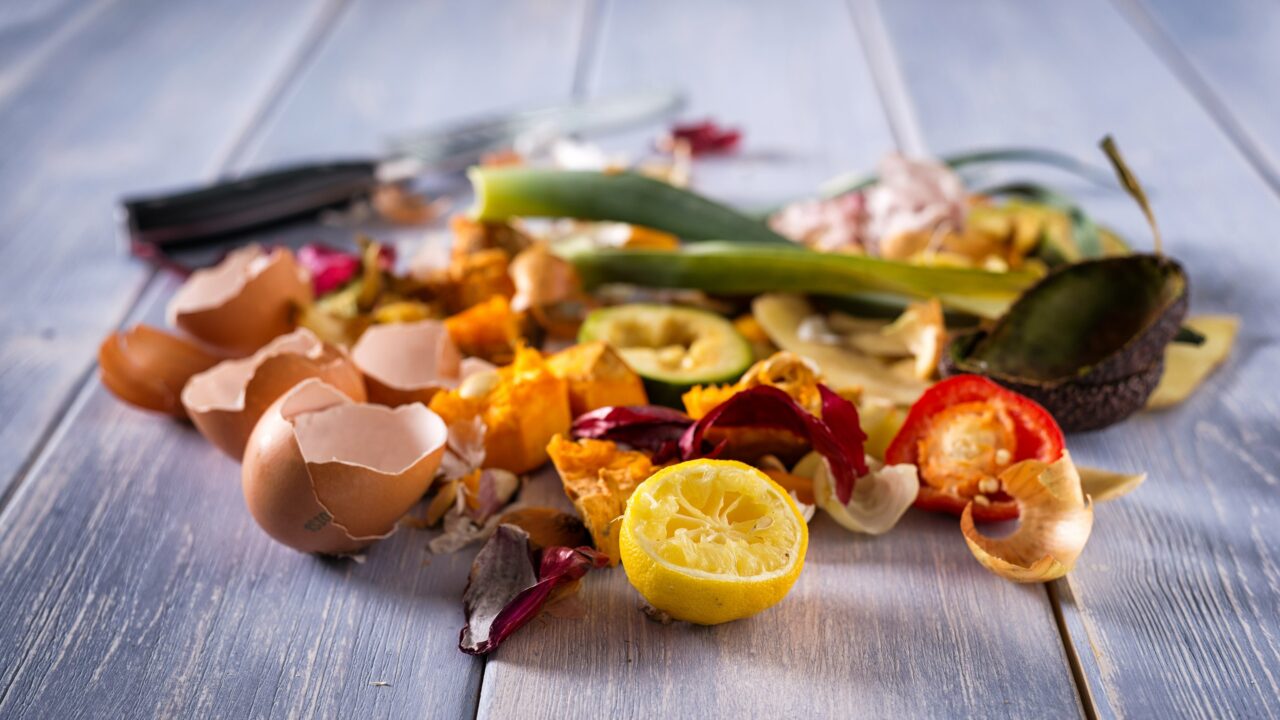 https://livehealthymag.com/wp-content/uploads/2023/12/food-waste--1280x720.jpg